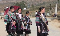하장 (Hà Giang)성 소수민족 몽짱 (Mông Trắng)족 여성 전통 의상의 특징
