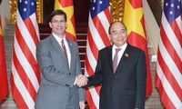 응우옌 쑤언 푹 총리, 미국 국방장관과 회견
