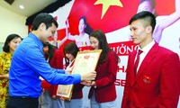 SEA Games 30에서 높은 성과를 달성한 베트남 육상선수에 대한 시상식