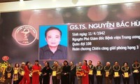 베트남 의학총회, 모범 회원들에 대해 표창