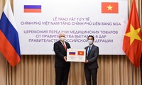 베트남, 러시아에게  코로나 19 방역 의료물자 선물