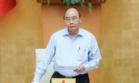 응우옌 쑤언 푹 총리, 코로나19 방역에 대한 정부상임위원회 회의 주재
