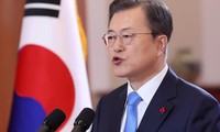 한국 대통령, 국민을 위한 무료 백신 공급 약속