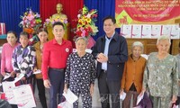 베트남 적십자협회, 푸옌성 자연재난 피해 주민들에게 선물 전달…