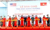 Aides américaines pour le Centre de maintien de la paix du Vietnam