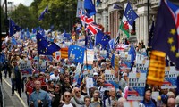 Londres: des milliers de personnes défilent contre le Brexit