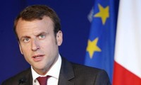 Emmanuel Macron signe la loi anti-terroriste