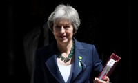 Theresa May promet des milliards en plus en santé grâce au Brexit