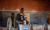 Zimbabwe: Emmerson Mnangagwa conserve le fauteuil présidentiel