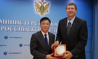 Le ministre vietnamien de la Justice rencontre son homologue russe