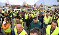 Gilets jaunes: 15.000 manifestants ce mercredi, "une situation grave" à La Réunion