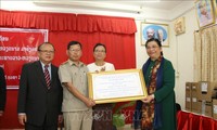 Tòng Thi Phóng visite le lycée d’amitié Laos-Vietnam