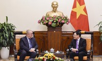 Pham Bình Minh reçoit le nouvel ambassadeur belge au Vietnam 