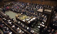 Brexit: le Parlement britannique vote une loi pour éviter le “no deal” 