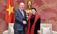 Nguyên Thi Kim Ngân reçoit des sénateurs américains