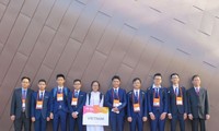 Les huit élèves vietnamiens médaillés aux 20es Olympiades de physique d’Asie