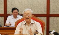 Nguyên Phu Trong préside une réunion du Bureau politique