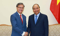 Nguyên Xuân Phuc reçoit l’ambassadeur sortant du Laos