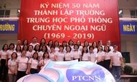 50 ans du lycée à options de langues étrangères de l’Université nationale de Hanoi