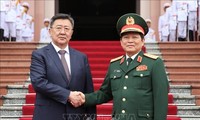 Le ministre de la Défense de la Mongolie en visite officielle au Vietnam