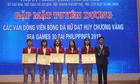 Hà Nam honore les footballeuses médaille d’or aux SEA Games 30