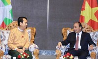 Nguyên Xuân Phuc rencontre le gouverneur de la région de Rangoun 