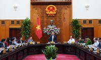Nguyên Xuân Phuc travaille avec les responsables de la province de Hà Tinh 