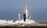 SpaceX: la capsule Crew Dragon s'est amarrée avec succès
