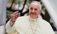 Le pape François fait sa première apparition après une absence due à une sciatique