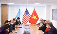 Rencontre entre le président Nguyên Xuân Phuc et des Américains 