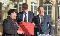 Nguyên Thuy Anh rencontre Jacques Krabal et Catherine Deroche