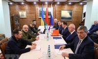 Guerre en Ukraine: Kiev confirme des pourparlers par visioconférence avec Moscou lundi