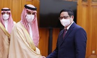 Pham Minh Chinh rencontre Faisal bin Farhan Al Saud