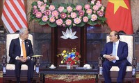 Nguyên Xuân Phuc reçoit le Premier ministre malaisien
