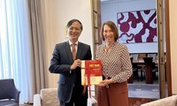 Nguyên Tât Thành rencontre la nouvelle présidente du Sénat australien, Sue Lines