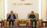 Le ministre de la Défense reçoit le chef de la délégation de l’UE au Vietnam