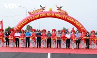 Pham Minh Chinh à la cérémonie de lancement de la deuxième phase du pont Nhu Nguyêt