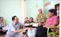 Trân Quang Phuong rend visite aux familles méritantes de Dak Lak