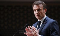 Emmanuel Macron renouvelle son gouvernement