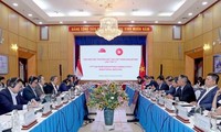Conférence ministérielle renforçant la connexion économique entre le Vietnam et Singapour