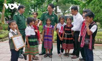 Thua Thiên-Huê: Les élèves exemplaires du district A Luoi à l’honneur