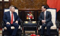 Vo Van Thuong accueile à Hanoï le secrétaire général de la Fédération Syndicale Mondiale 