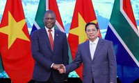 Pham Minh Chinh reçoit le vice-président sud-africain Paul Mashatile