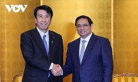 ​Pham Minh Chinh rencontre le ministre japonais de l’Economie, du Commerce et de l’Industrie et le président de la JETRO