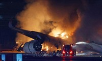 Japon: Une collision entre deux avions à l'aéroport de Tokyo-Haneda fait cinq morts