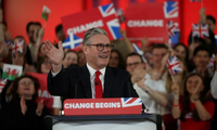 Les travaillistes de Keir Starmer remportent la majorité absolue aux législatives britanniques