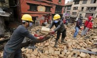 Каждая семья жертв землетрясения в Непале получит тысячу долларов