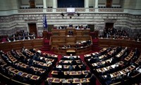 Парламент Греции одобрил программу «затягивания поясов»