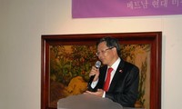 В Сеуле проходит выставка вьетнамских лаковых картин