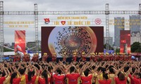 Во Вьетнаме проходят мероприятия в честь 70-летия Августовской революции и Независимости страны